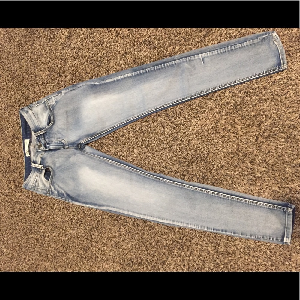 Light wash women’s jeans size 5